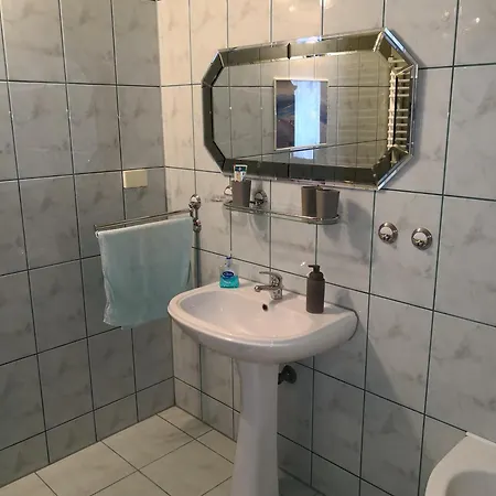 Hexe Hotel *